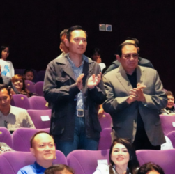 donasi sepatu - ilustrasi berita AHY Nobar 'Children of Heaven' Bareng Anak Panti dan Luncurkan Gerakan Donasi Sepatu