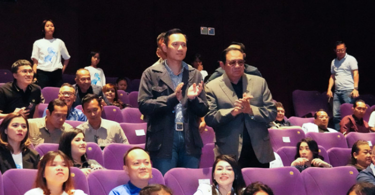 donasi sepatu - ilustrasi berita AHY Nobar 'Children of Heaven' Bareng Anak Panti dan Luncurkan Gerakan Donasi Sepatu