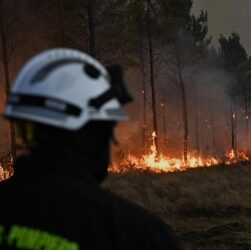 anggota bomba cedera - ilustrasi berita Lebih 85 anggota bomba cedera saat tangani kebakaran hutan di Perancis