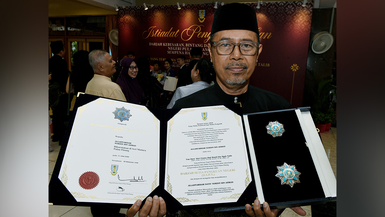 gelaran datuk Gelaran Datuk iktiraf jasa Nordin Ahmad selepas 55 tahun… gelaran datuk - ilustrasi berita Gelaran Datuk iktiraf jasa Nordin Ahmad selepas 55 tahun pemergiannya