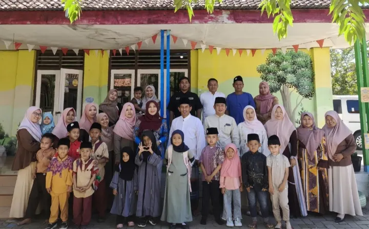 kaki lima Senator Lia Istifhama Apresiasi Kaki Lima Rasa Bintang Lima di MIQI… kaki lima - ilustrasi berita Senator Lia Istifhama Apresiasi Kaki Lima Rasa Bintang Lima di MIQI Darussalam Pamekasan