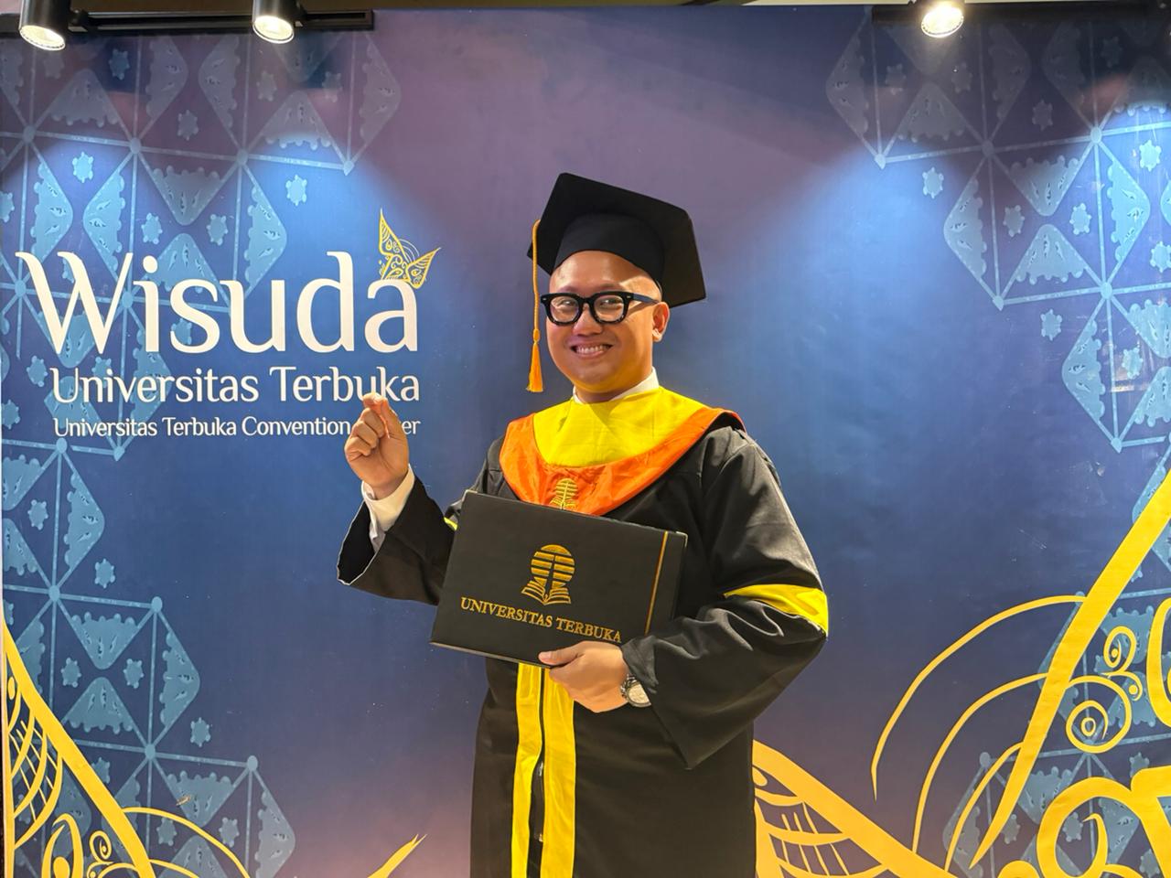 kuliah sambil kerja Kuliah sambil kerja: Wisudawan Raih Prestasi Akademik dan… kuliah sambil kerja - ilustrasi berita Kuliah sambil kerja: Wisudawan Raih Prestasi Akademik dan Ciptakan Lapangan Kerja