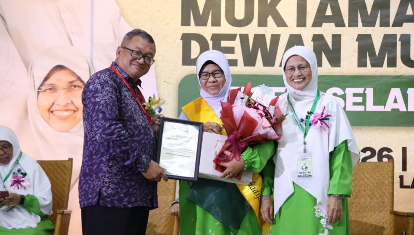 mengangkat srikandi - ilustrasi berita Mengangkat srikandi, menghargai bakti: Penghargaan untuk tokoh muslimat di Gombak