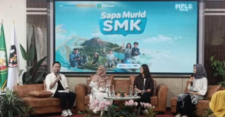 sapa murid smk - ilustrasi berita Sapa Murid SMK: Alumni Sukses Jadi Inspirasi Karier Siswa Baru 2026