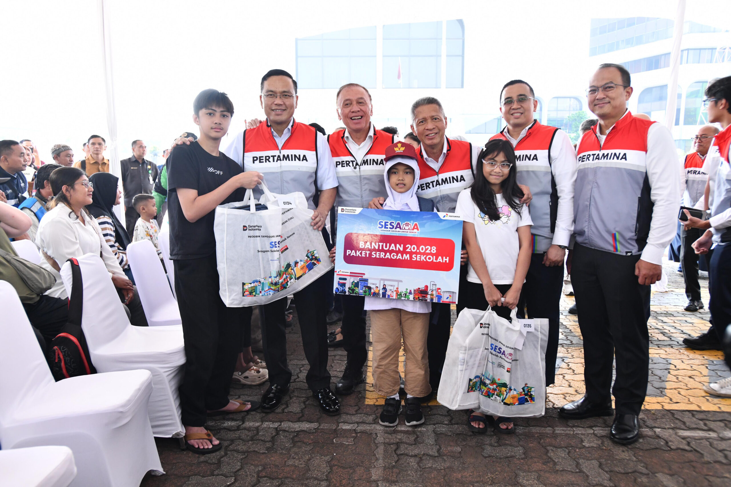 seragam sekolah Jelang Tahun Ajaran Baru, Pertamina Salurkan Ribuan Seragam… seragam sekolah - ilustrasi berita Jelang Tahun Ajaran Baru, Pertamina Salurkan Ribuan Seragam Sekolah Lewat Program…