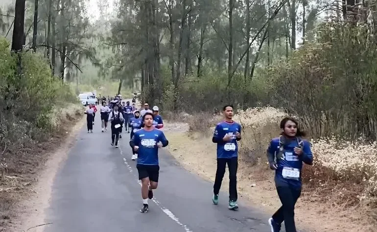 ijen geopark run - ilustrasi berita Ijen Geopark Run 2026 Dimulai, 839 Pelari Terpesona Alam Banyuwangi
