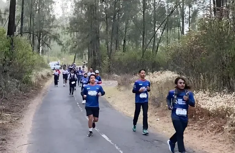 ijen geopark run Ijen Geopark Run 2026 Dimulai, 839 Pelari Terpesona Alam… ijen geopark run - ilustrasi berita Ijen Geopark Run 2026 Dimulai, 839 Pelari Terpesona Alam Banyuwangi