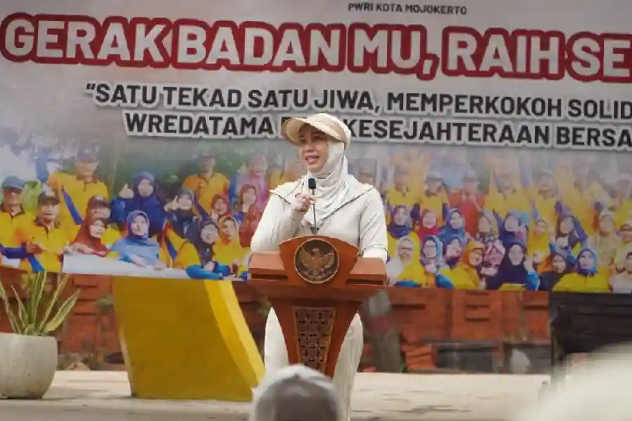 jalan sehat pwri - ilustrasi berita 400 Peserta Meriahkan Jalan Sehat PWRI Kota Mojokerto, Ning Ita Ajak Lansia Tetap…