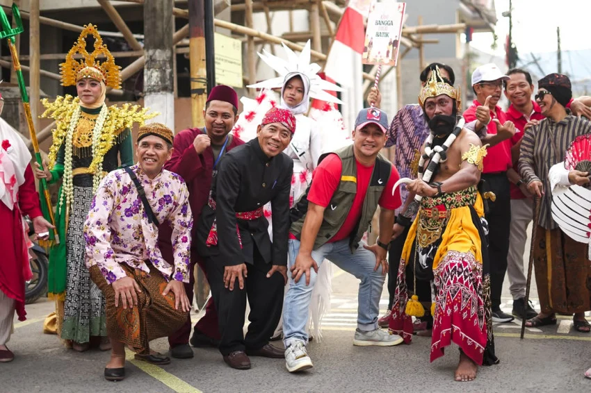 pesta karnaval Pesta Karnaval HUT Ke-81 RI RW 06 Kelapa Dua Tangerang… pesta karnaval - ilustrasi berita Pesta Karnaval HUT Ke-81 RI RW 06 Kelapa Dua Tangerang Berlangsung Semarak