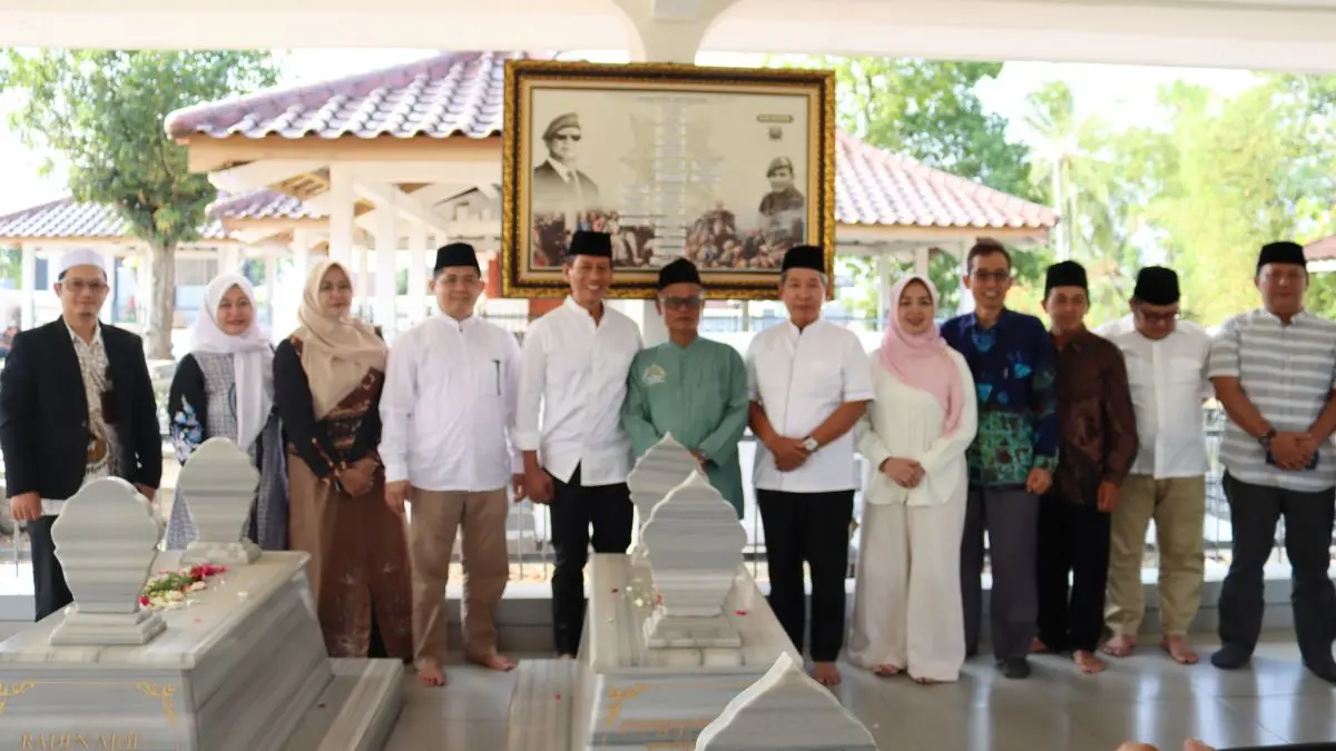 ut purwokerto - ilustrasi berita Bukan Sekadar Ziarah: UT Purwokerto Hidupkan Kembali Spirit Tokoh Nasional dan Daerah